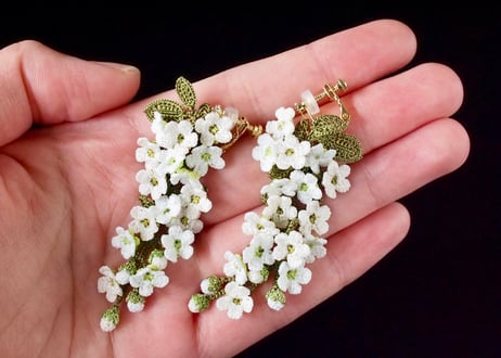 雪柳（ユキヤナギ）の耳飾り