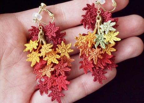 紅葉（モミジ）の耳飾り