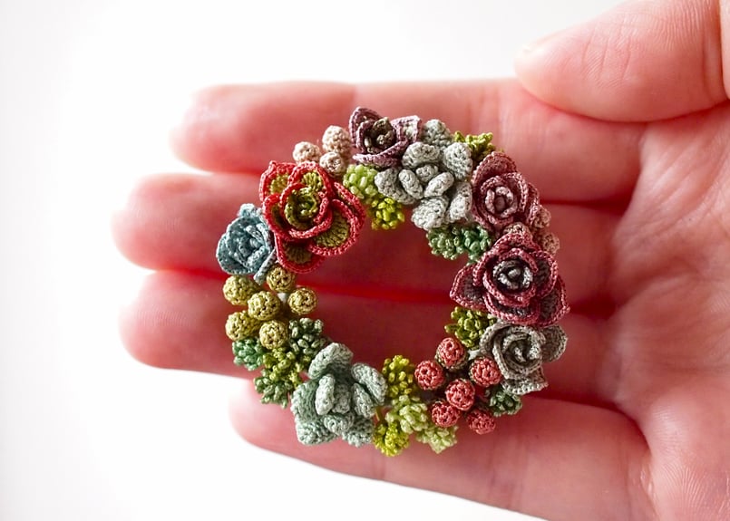 リースのブローチ 多肉植物のリースブローチ | アンデルヨン