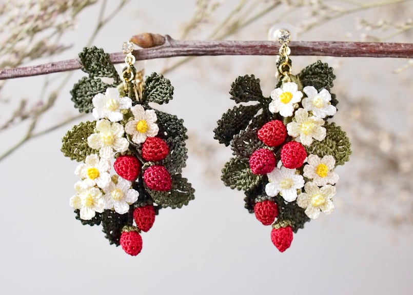 専用です。アンデルヨン　花とベリーのピアス 専用です。アンデルヨン 花とベリーのピアス