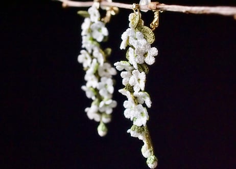 雪柳（ユキヤナギ）の耳飾り