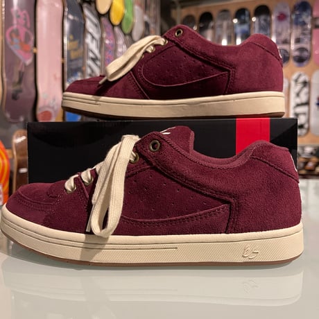 es "ACCEL" (Burgundy)