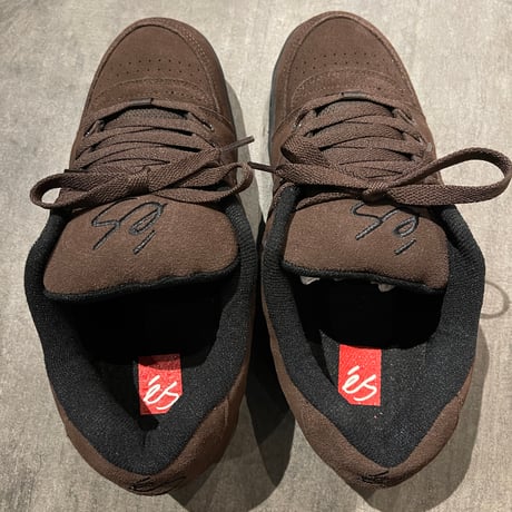 es "ACCEL OG" (Brown)