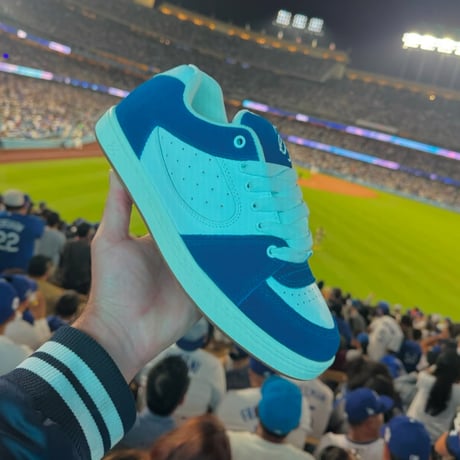 es "ACCEL OG" (Royal/White)