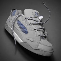 es "MUSKA" (Grey)