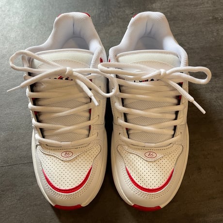 es "TJ ROGERS" (White/Red)