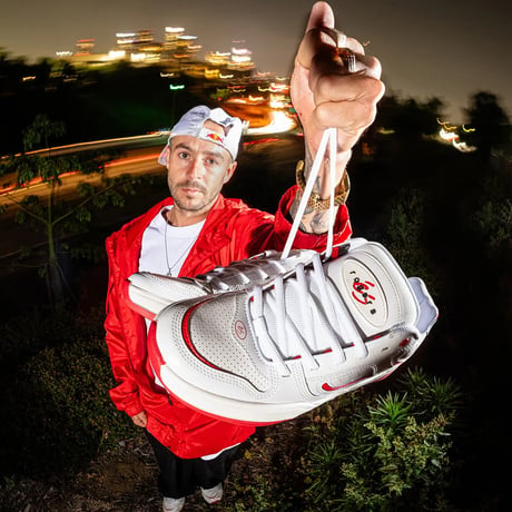 es "TJ ROGERS" (White/Red)