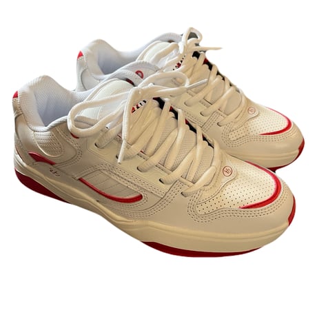 es "TJ ROGERS" (White/Red)