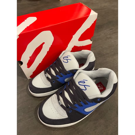es "ACCEL OG" (Navy/Royal)