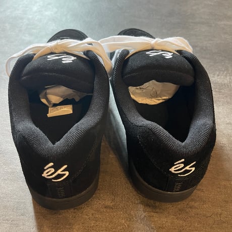 es "ACCEL" (Black)