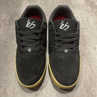 es "ACCEL SLIM"(BLACK/GUM)