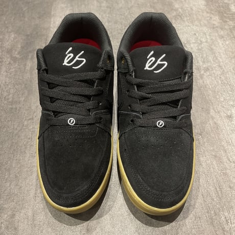 es "ACCEL SLIM"(BLACK/GUM)