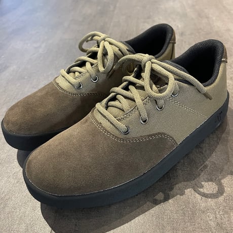 AREth "PLUG" (Khaki/Green)