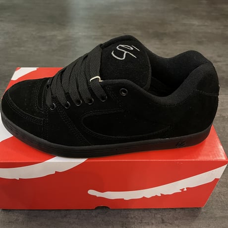 es "ACCEL OG" (BLACK)
