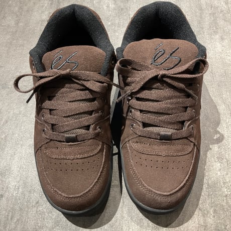 es "ACCEL OG" (Brown)