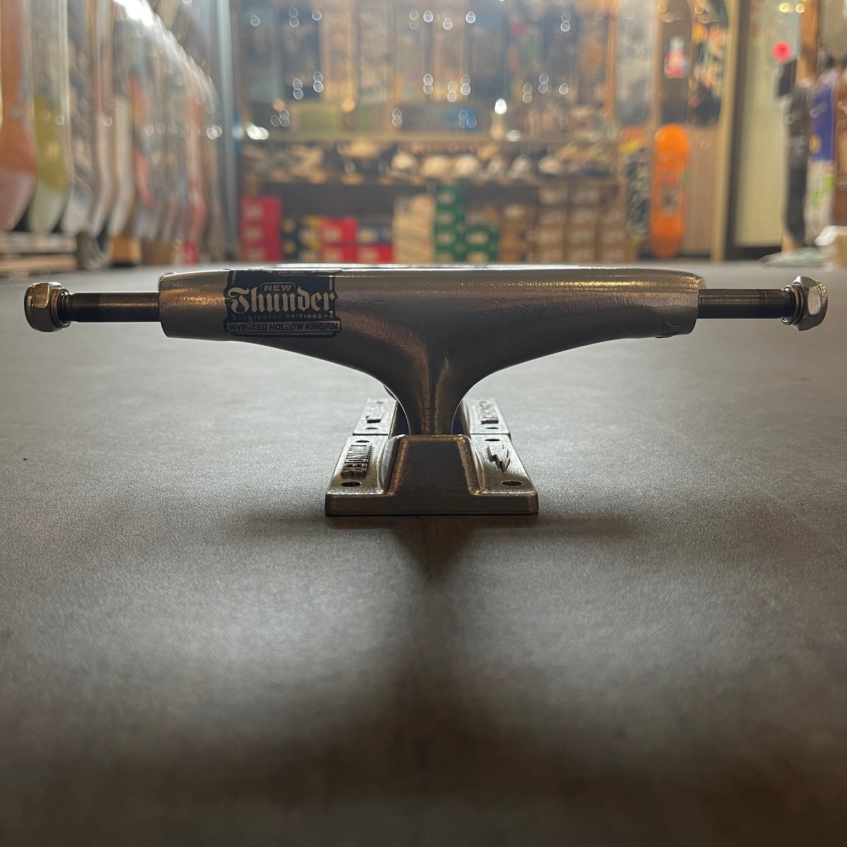 スケートボード THUNDER TRUCKS INVERTED EDITION 147/HI 楽天市場】THUNDER TRUCK サンダー トラック INVERTED EDITIONS