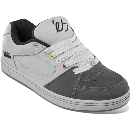 es "ACCEL OG" (DarkGrey/LightGrey)