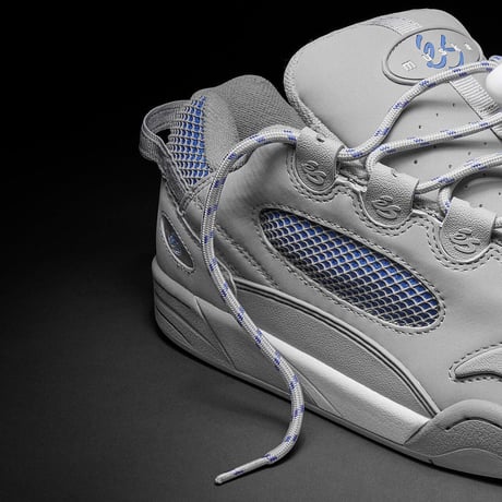 es "MUSKA" (Grey)