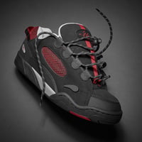 es "MUSKA" (Black/Red)