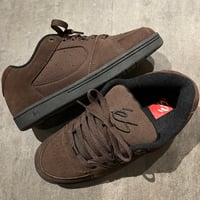 es "ACCEL OG" (Brown)