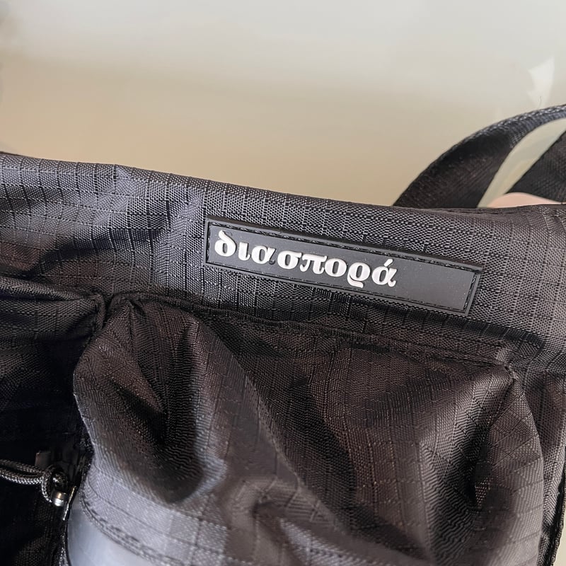 【新品タグ付き❗️】San Antonio Sling Bag 新品タグ付き❗️】San Antonio Sling Bag DIASPORA