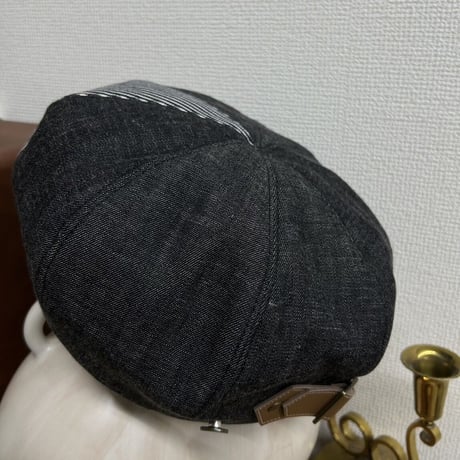 黒デニム×ストライプベレー帽