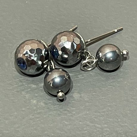 テラヘルツ　2連ピアス（サファイア）