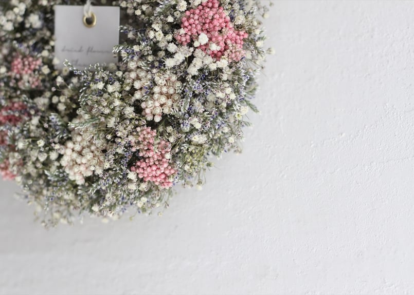 かすみ草とライスフラワーの小花のリース | F L E U R I