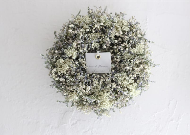 かすみ草とライスフラワーの小花のリース | F L E U R I