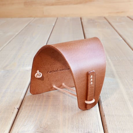 one sheet 名刺カードスタンド(縦長)　本革　イタリアンレザー　キャメル　50502