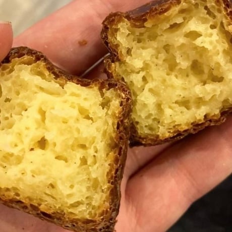 焼きたてカヌレ