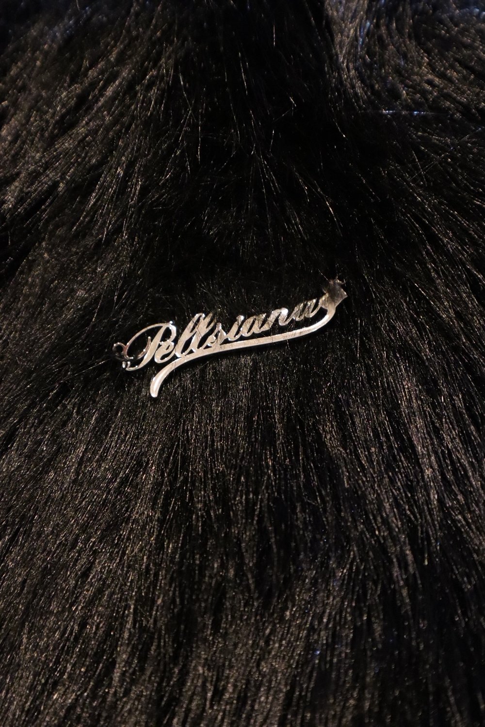 charm logo fur coat -Black- | pellsiana