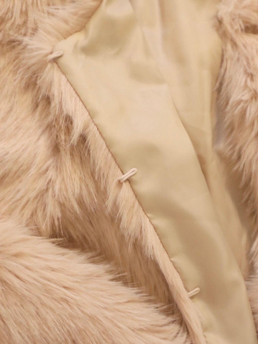 charm logo fur coat -Black- | pellsiana