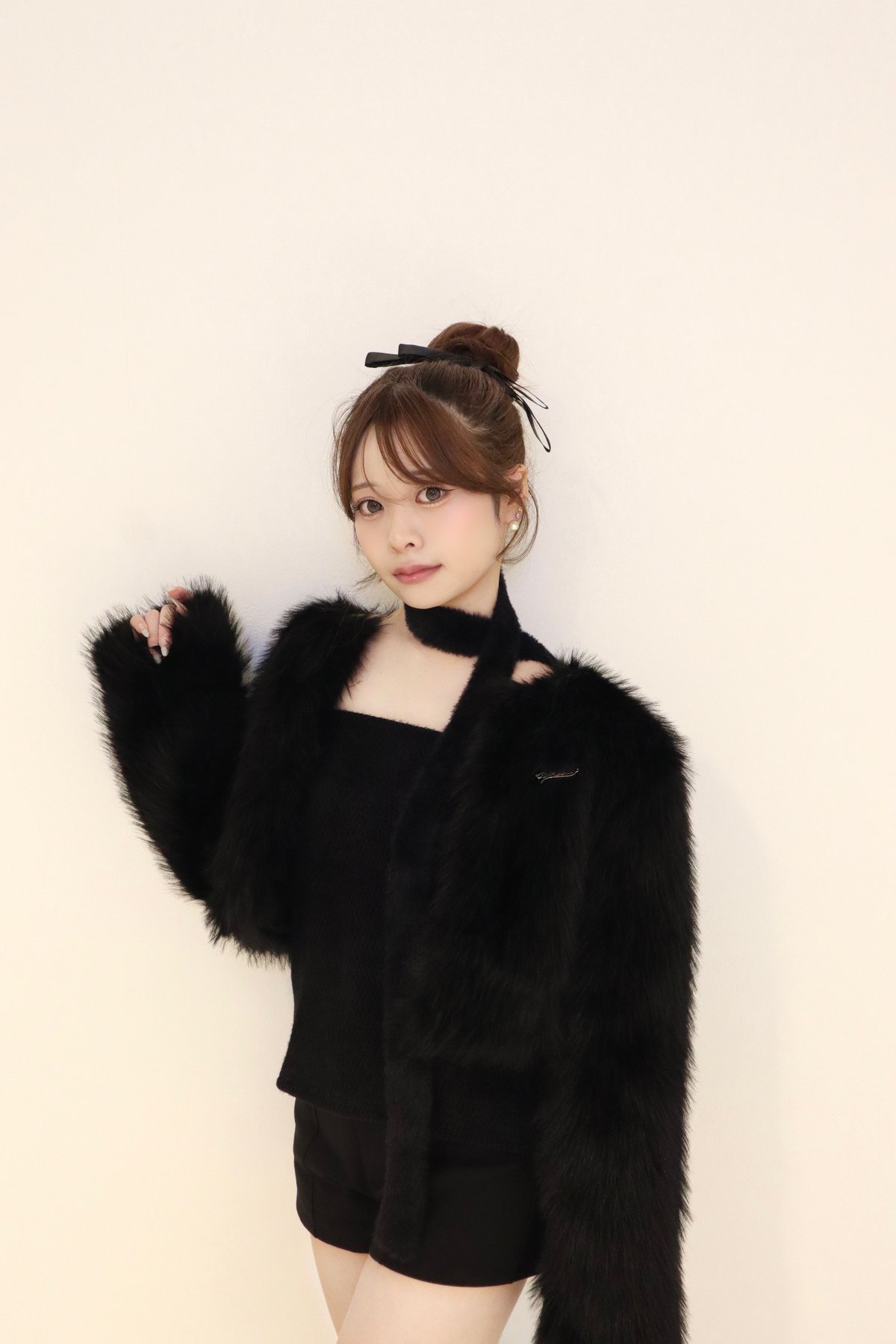 charm logo fur coat -Black- | pellsiana