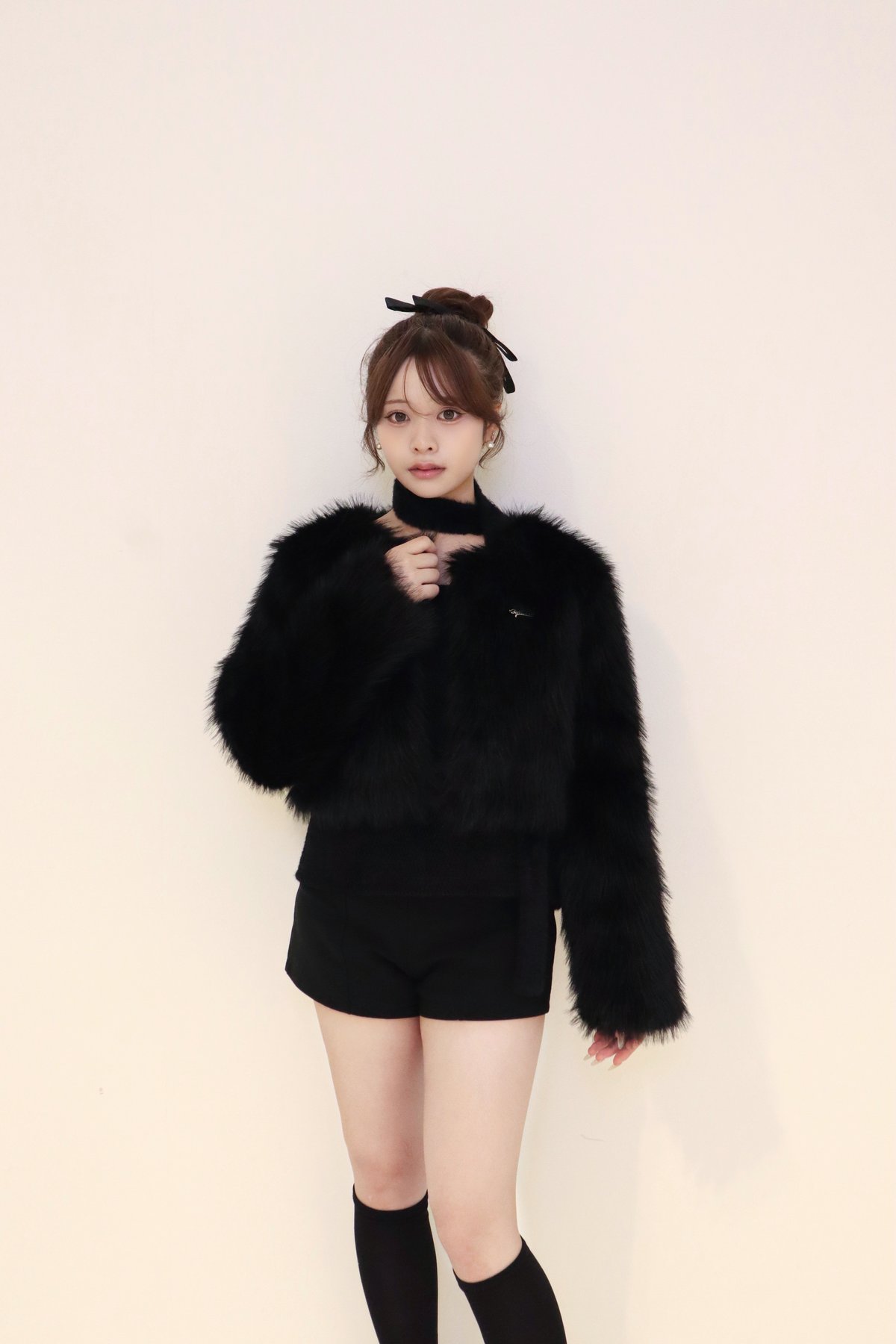 charm logo fur coat -Black- | pellsiana