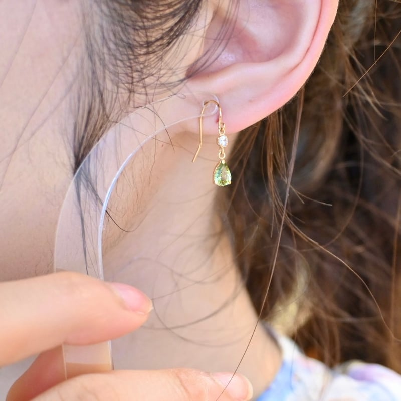 K18 ホワイトトパーズ・グリーンサファイアピアス | エレガンスアライ