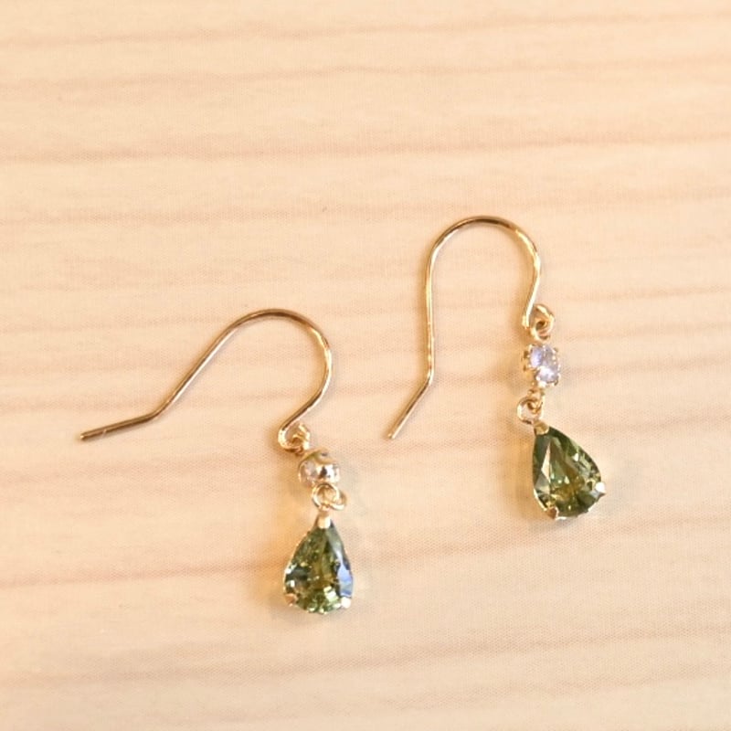 K18 ホワイトトパーズ・グリーンサファイアピアス | エレガンスアライ