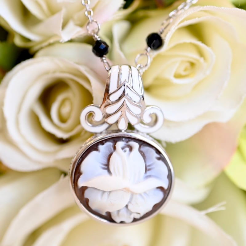 カメオK18 K18 シェルカメオ ブローチ(ペンダント兼用) 品番c21-125