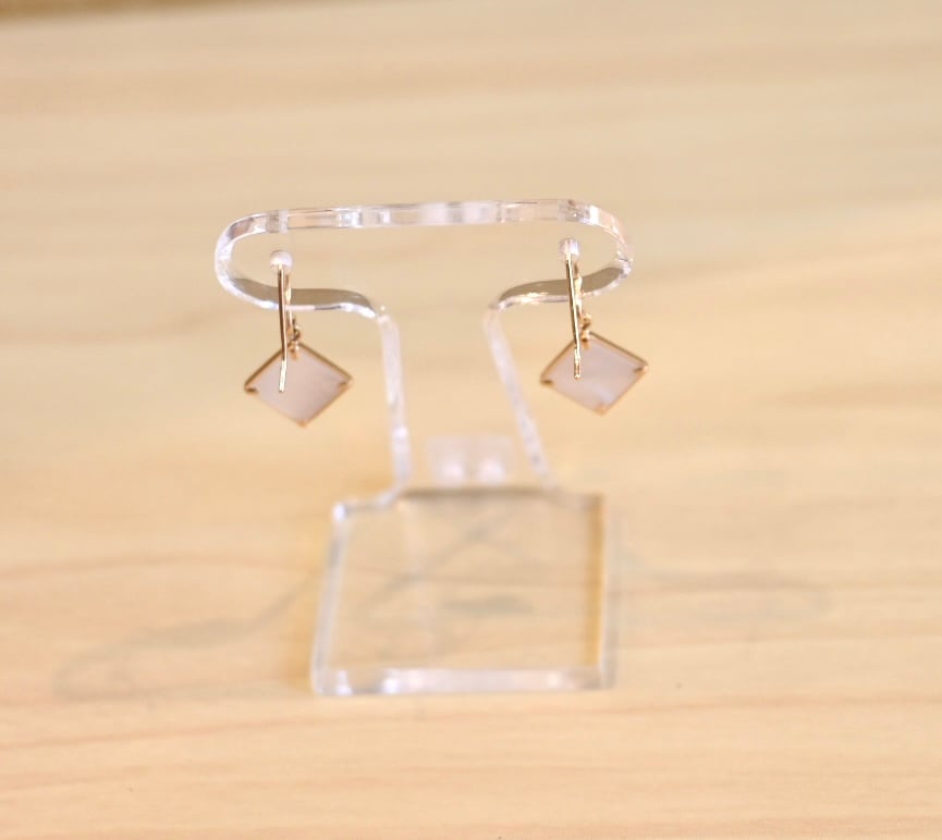 K18 白蝶貝ピアス | エレガンスアライ