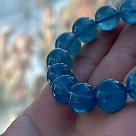 柔らかブルーのアクアマリン