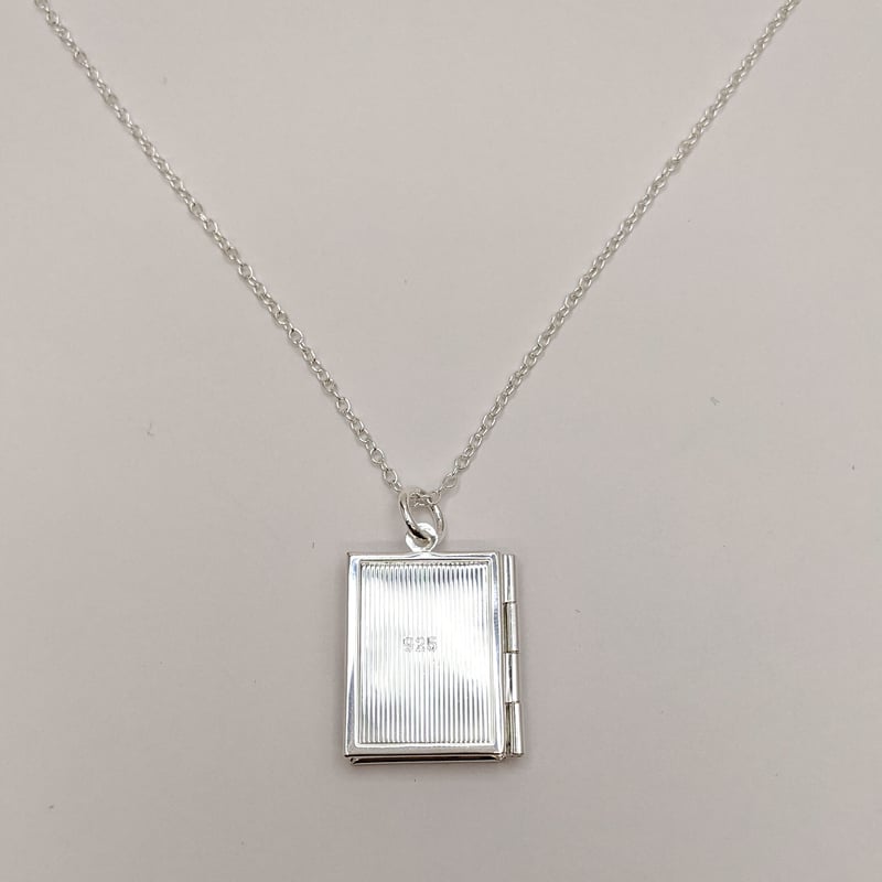 ブック型ロケットペンダント ネックレス | イズヤ