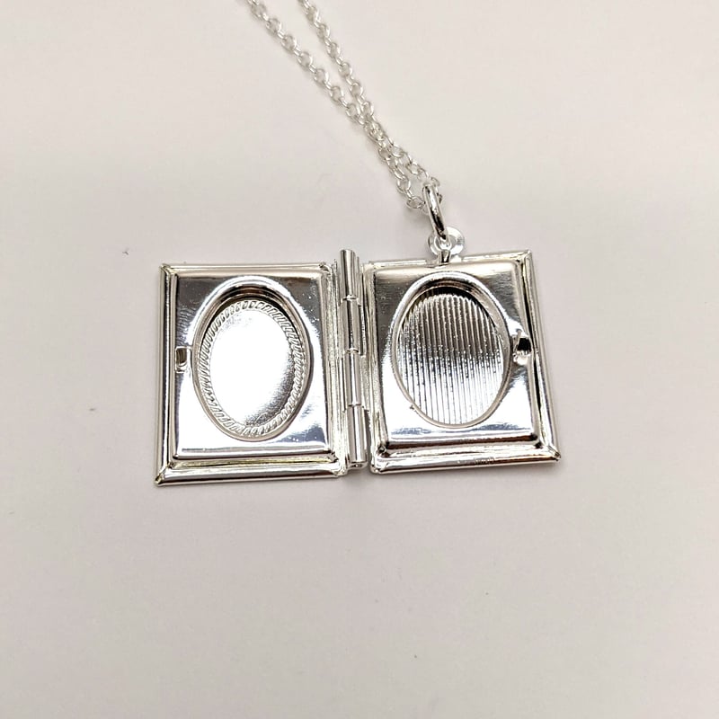 ブック型ロケットペンダント ネックレス | イズヤ