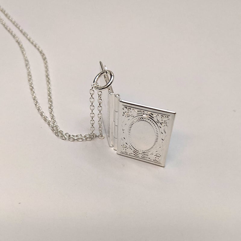 ブック型ロケットペンダント ネックレス | イズヤ