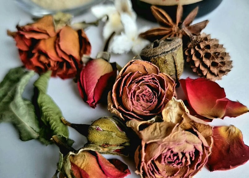 華やかなローズの香りのポプリ♡ボトルフラワーアレンジメント | arome