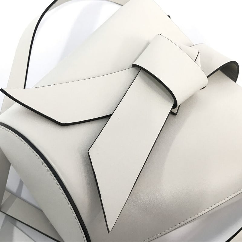 Acne Studios プラット ミニショルダーバッグ ホワイト Acne Studios プラット ミニショルダーバッグ ホワイト