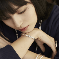 Nuance line cross Bangle