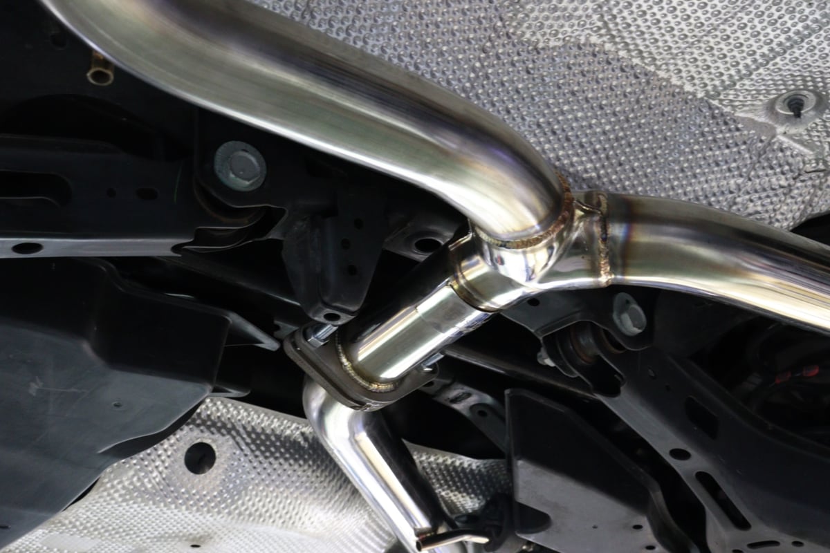 BRASH】トヨタ カローラスポーツ BRASH 4本出しマフラー シルバー