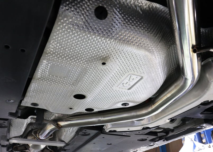 カローラスポーツ BRASH 4本出しマフラー BRASH】トヨタ カローラスポーツ BRASH 4本出しマフラー