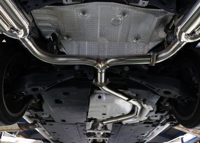 BRASH】トヨタ カローラスポーツ BRASH 4本出しマフラー