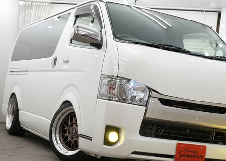 受注生産商品 TOYOTA トヨタ 200系 ハイエース 標準ボディ(ナロー)用 ボンネット バットフェイス スタイル ホワイト / ブラック 塗装済み【CH-HACFBB】